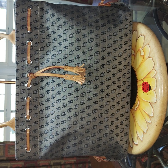 💘🖤💘 DOONEY & BOURKE KHAKI SIGNATURE MONOGRAM JACQUARD TASSEL DRAWSTRING BAG - Picture 6 of 15